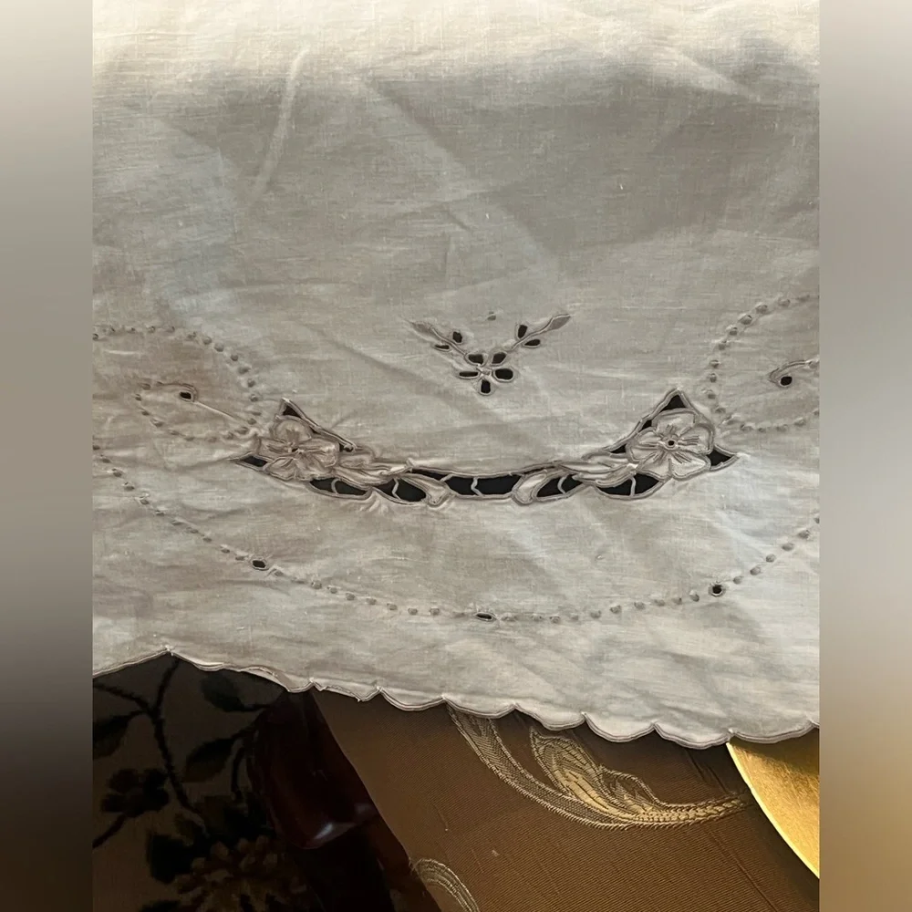 Beige MADEIRA LINEN HAND EMBROIDERED FLORAL CUTWORK TABLECLOTH VINTAGE:115”x 63”